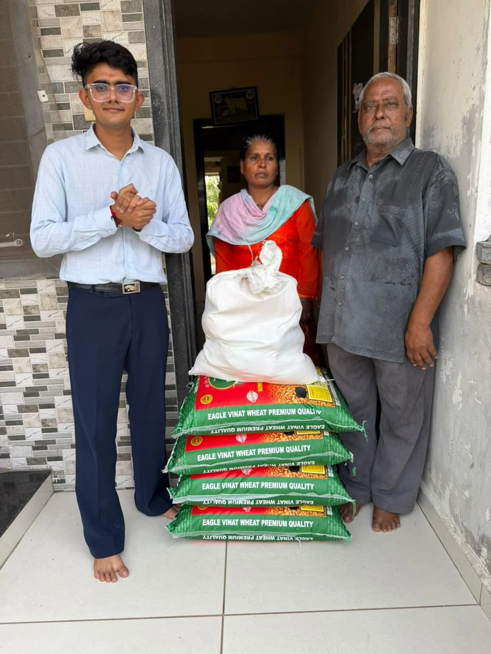 સાથે મળીએ, જીવનમાં ખુશીઓ ભરીએ